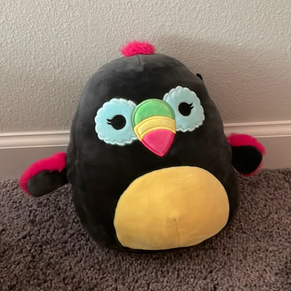 Perfect Condition Glow in the dark toucan. RARE???